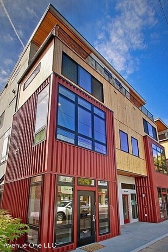 Building Photo - 3215 California Ave SW
