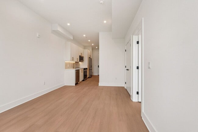 Interior Photo - 20 West