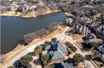 Building Photo - 1004 Drake Dr