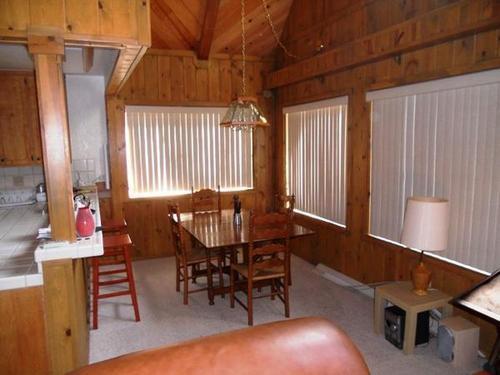 Foto del edificio - DON'T MISS this Meticulously Maintained in...