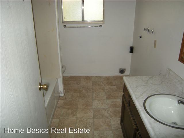 Building Photo - 2 br, 1 bath Apartment - 126 W 400 S