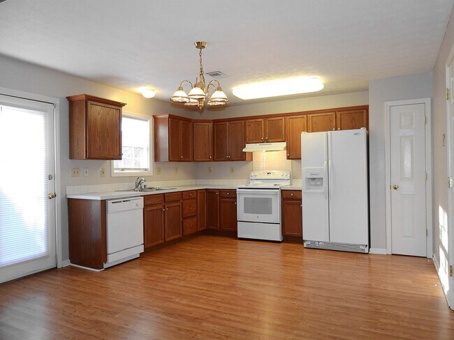 Building Photo - 5112 Middlesex Dr