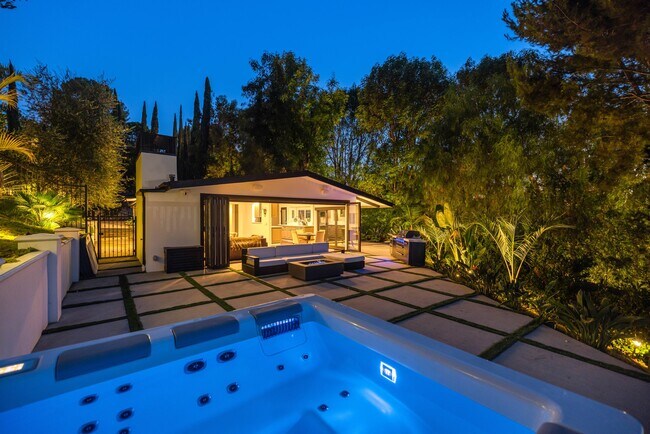 Foto del edificio - 16725 Oak View Dr
