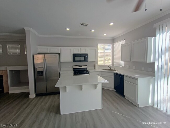 Building Photo - 9737 Ravine Ave