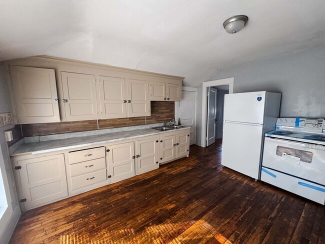 Foto del edificio - FSC LLC