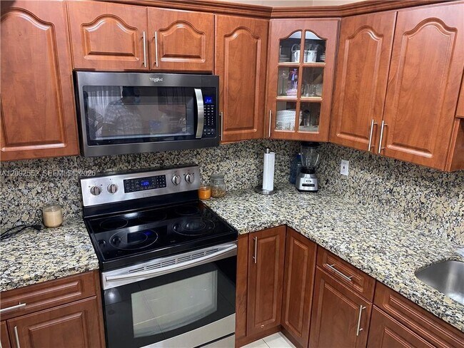 Foto del edificio - 600 NW 210th St