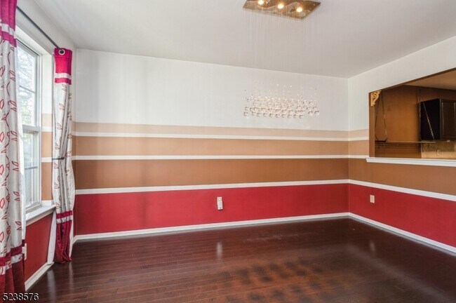 Building Photo - 192 Barclay Ct