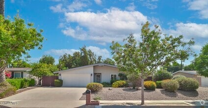 Building Photo - 557 W Gainsborough Rd