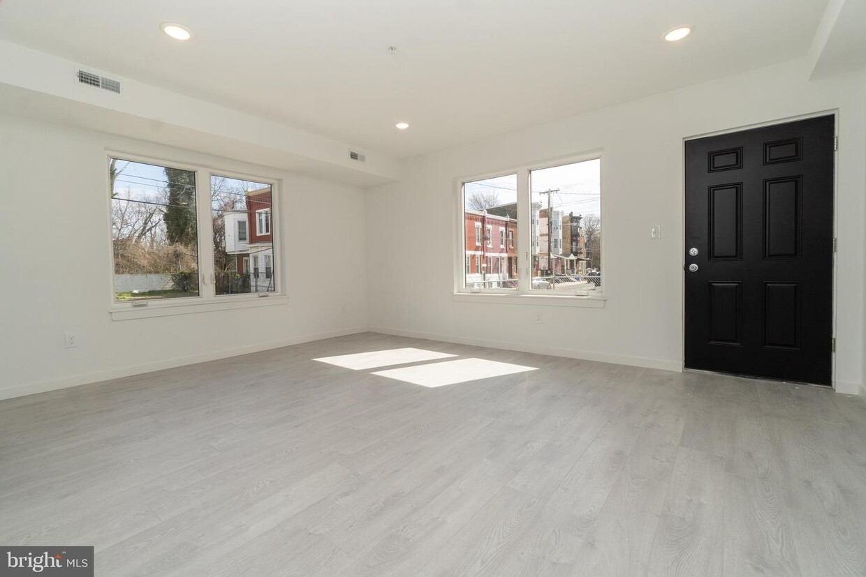 Primary Photo - 1800 W Tioga St