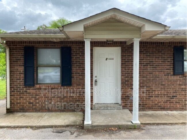 Building Photo - 404-402 Thompsonville Ln