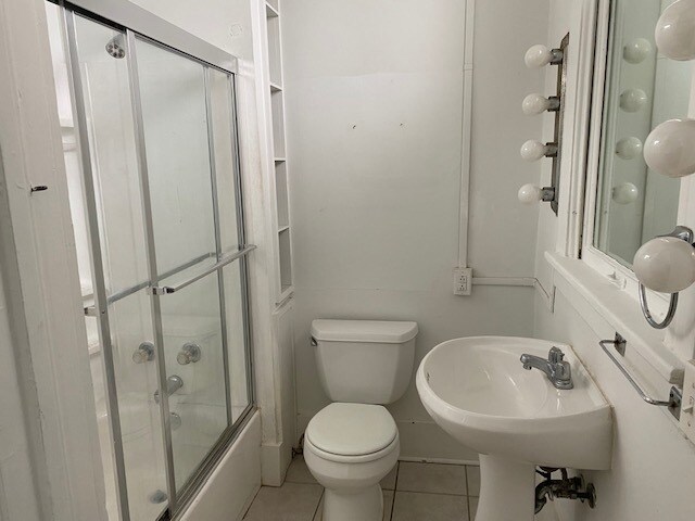 bathroom - 1636 Peniston St
