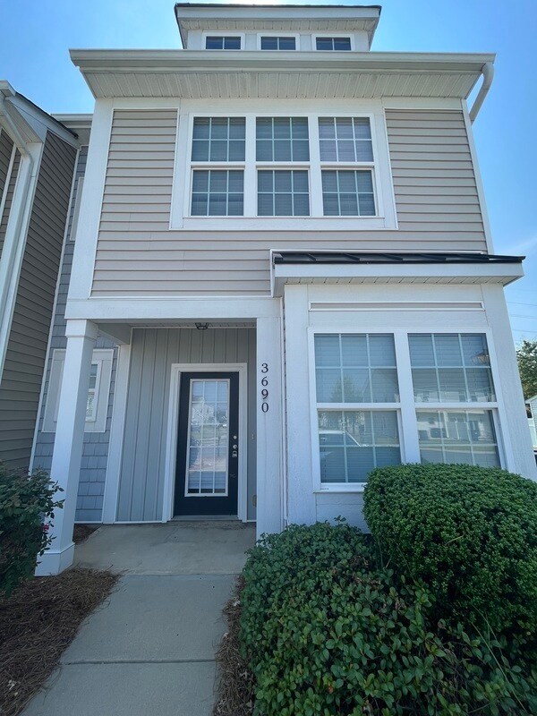Foto principal - 3690 Aldeburgh Rd SW