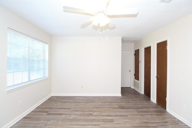 Foto del edificio - 1610 Sunny Ridge Ln