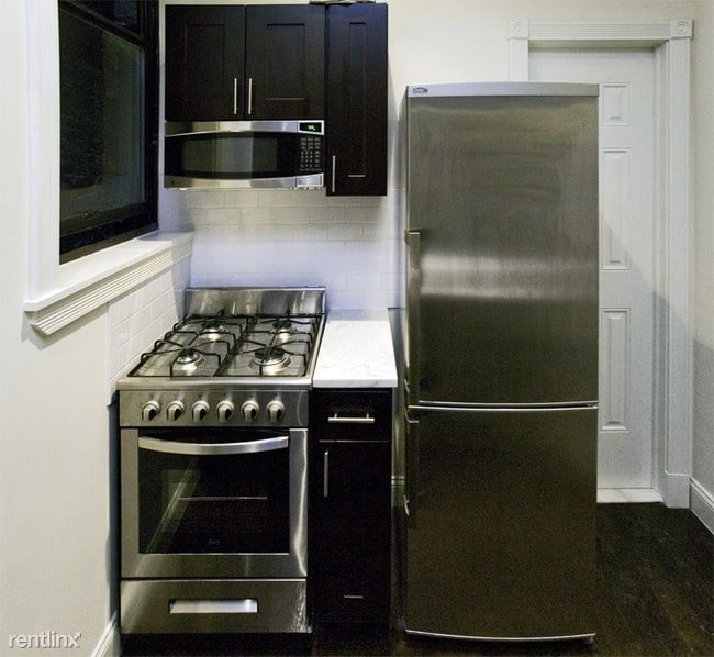 Building Photo - 1 br, 1 bath Townhome - 213 EAST 82ND STREET