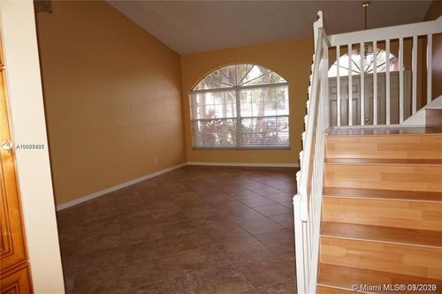 Building Photo - 561 SW 181st Ave