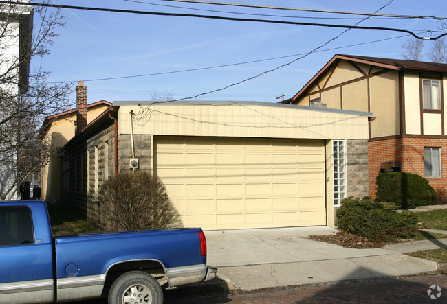 Building Photo - 675 S 9th St