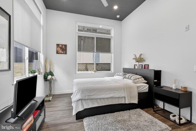 Building Photo - 525 N 41st St