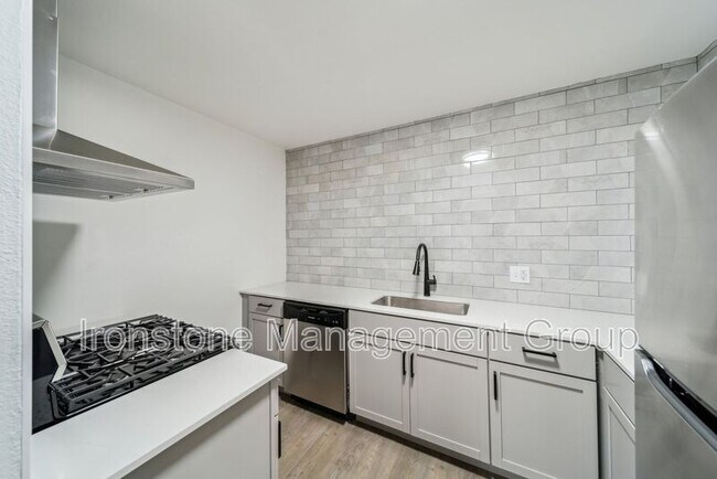 Foto del edificio - 4507 E 31st St