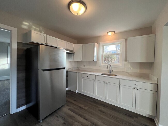 Foto del edificio - Recently Renovated 1-bed, 1-bath Apartment with Garage