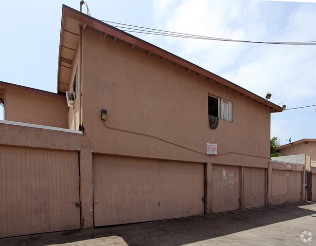 Building Photo - 147 E. Wakefield Ave.