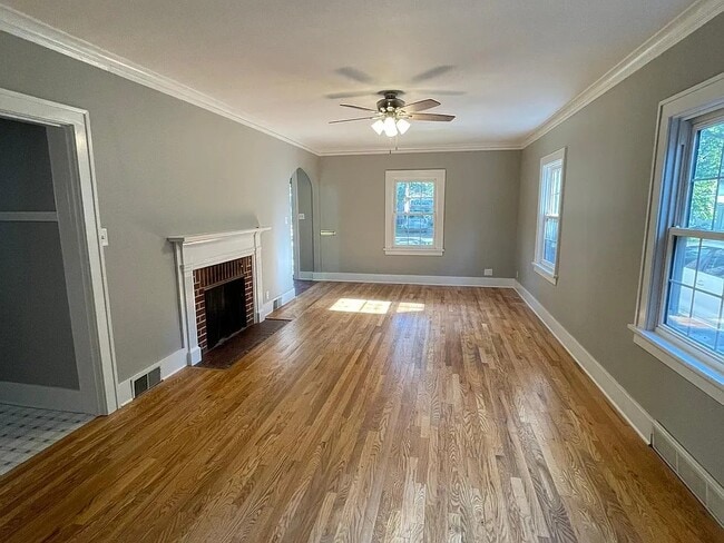 NON Working fireplace - 2318 Storm St