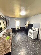 Building Photo - 1124 3rd St
