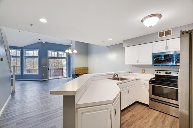 Building Photo - 305 Inverness Dr