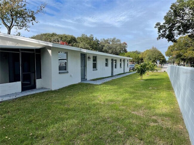 Building Photo - 2824 Meadow View Ave