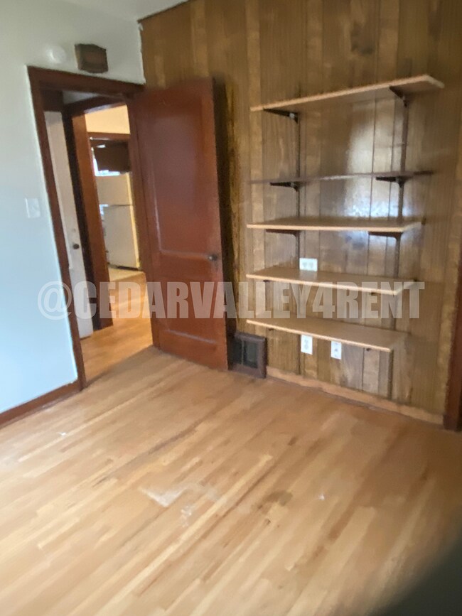 Foto del edificio - 2 Bedroom, 1 bath house in Waterloo