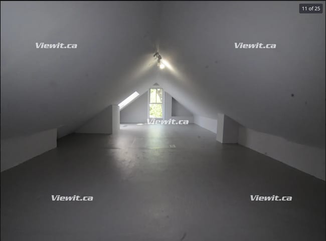 Building Photo - Bright  1 Bedroom Apartment In The Heart Of The Beaches.