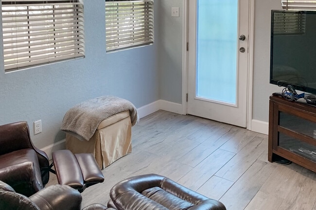 Building Photo - 1219 N 16th St