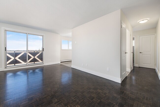 Photo du bâtiment - 1619 - 1625 Dufferin Street