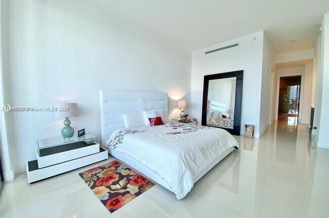 Foto del edificio - 3300 NE 188th St