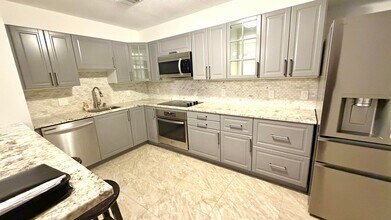 Building Photo - 1004 Paradise Rd