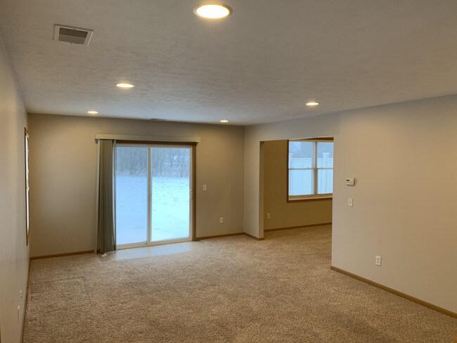 Foto del edificio - 2454, 2456 Millview Zeeland, MI 49464