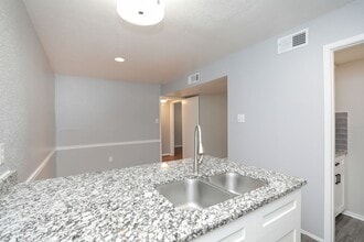 Building Photo - 2100 Wilcrest Dr