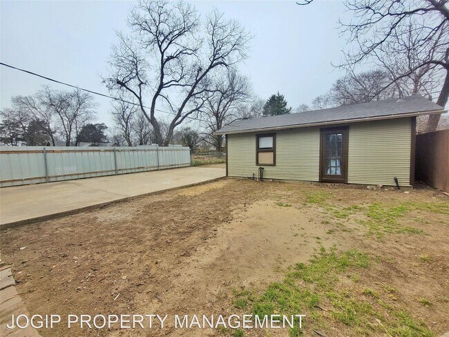Building Photo - 4 br, 2 bath House - 1547 E. Ann Arbor Avenue