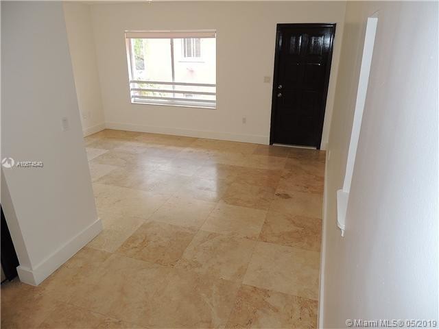 Foto principal - 540 NE 62nd St