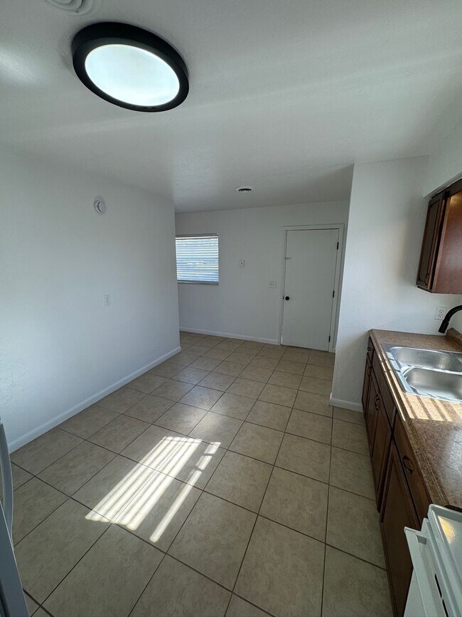 Foto del edificio - 1702 NE 71st St