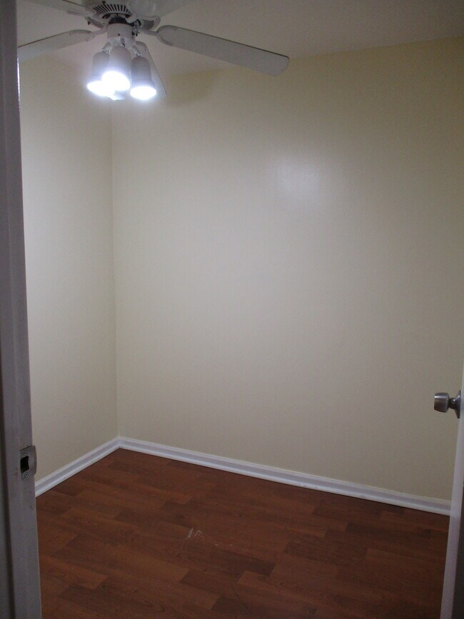 Room 1 - 2834 N Lawndale Ave