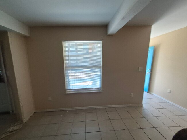 Building Photo - 3718 Pleasanton Rd