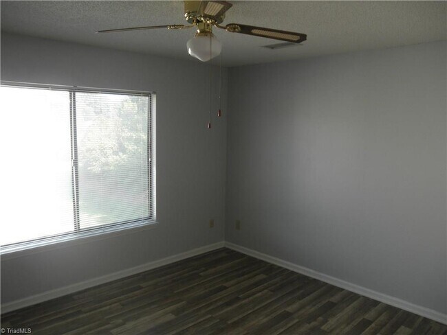 Building Photo - 2 bed 2 bads Condo!! Coming this June, 2023!