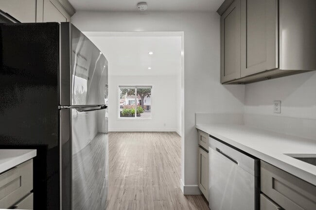 Photo - 1101 N Flower St Apartment