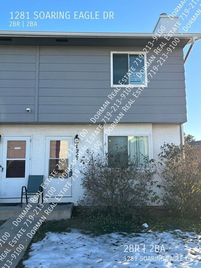 Building Photo - Two story townhome, easy access to Powers