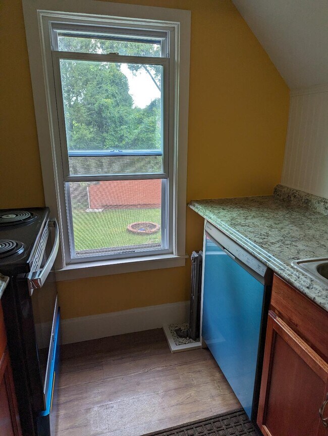 Kitchen - 103 River Rd
