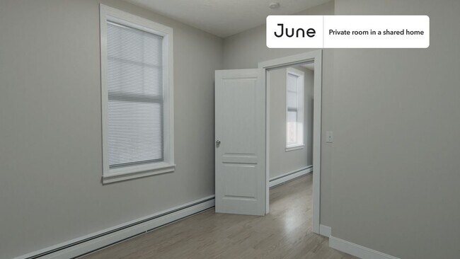 Foto del edificio - Room in Shared 3 bed/1 bath home