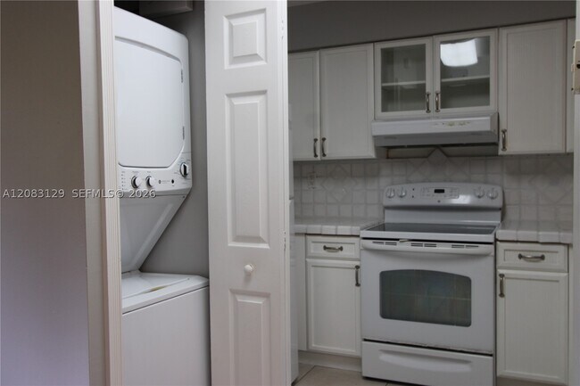 Foto del edificio - 15495 N Miami Lakeway