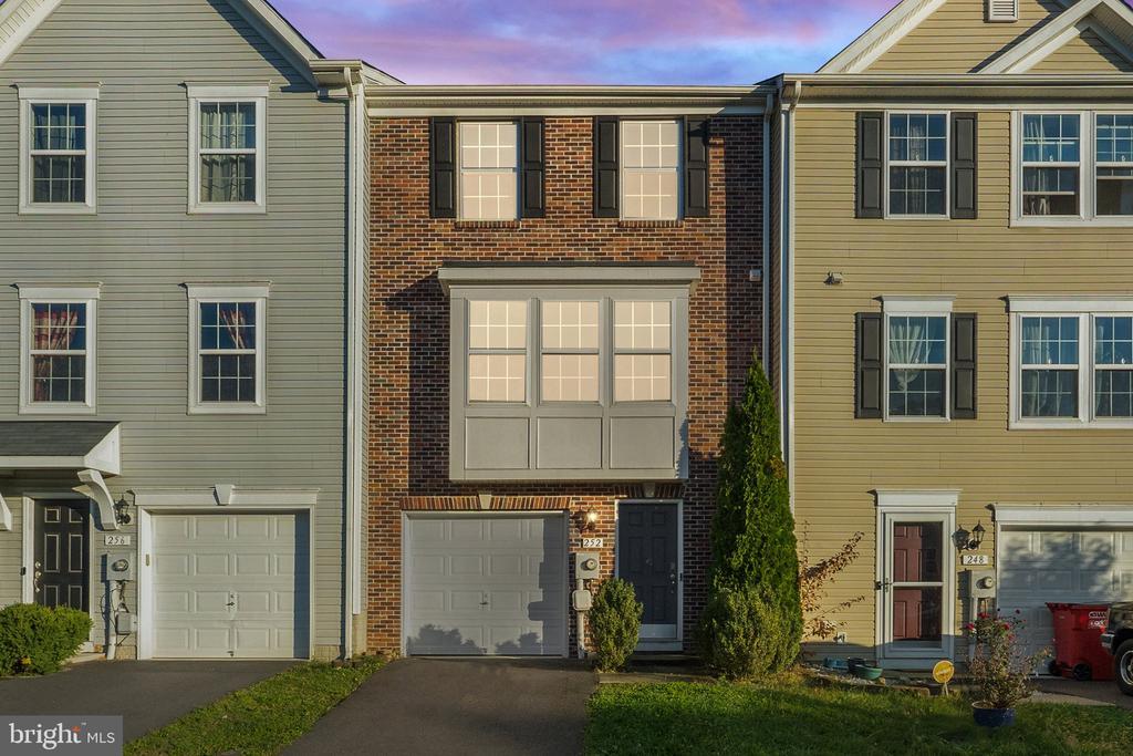 Foto principal - 252 Rumbling Rock Rd