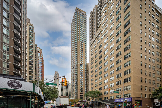 Building Photo - Bristol Plaza