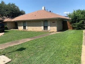 Building Photo - 1520 Parkside Dr